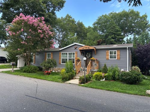 258-1661 Old Country Rd, Riverhead, NY, 11901-4411 | Card Image