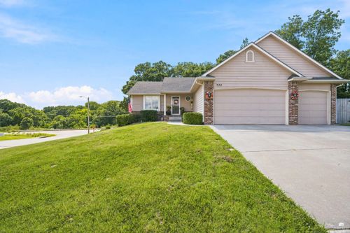 732 Fossilridge Cir, Manhattan, KS, 66503-3141 | Card Image