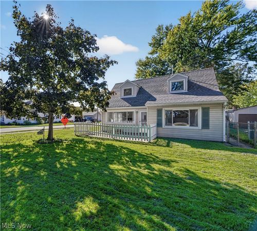 4942 Corduroy Rd, Mentor, OH, 44060-1202 | Card Image