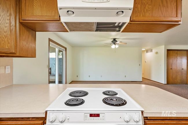 16476 Ustick Rd, House other with 3 bedrooms, 2 bathrooms and 2 parking in Caldwell ID | Image 16
