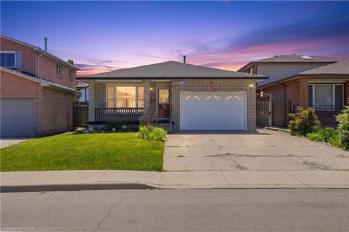 391 East 24th Street, Hamilton, ON, L8V4X3 | Card Image