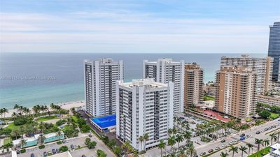 TS106 - 1880 S Ocean Dr, Condo with 3 bedrooms, 3 bathrooms and null parking in Hallandale Beach FL | Image 2