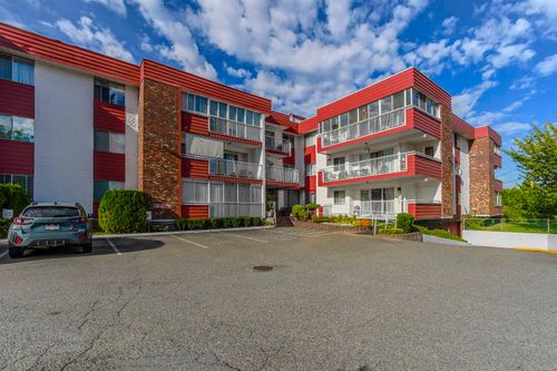 104 - 32025 Tims Ave, Condo with 2 bedrooms, 1 bathrooms and 1 parking in Abbotsford BC | Card Image