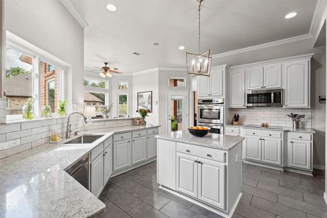 1501 Leaning Oak Ln, House other with 4 bedrooms, 4 bathrooms and null parking in Cleburne TX | Image 4