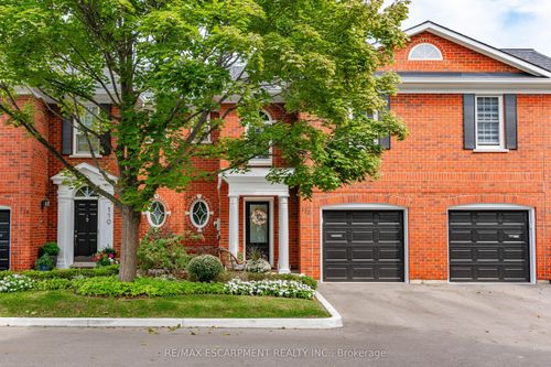 112 Fairwood Pl W, Burlington, ON, L7T4B6 | Card Image