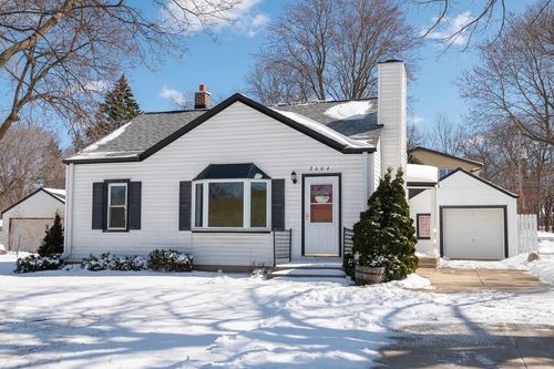 2604 N 112th St, Wauwatosa, WI, 53226-1212 | Card Image