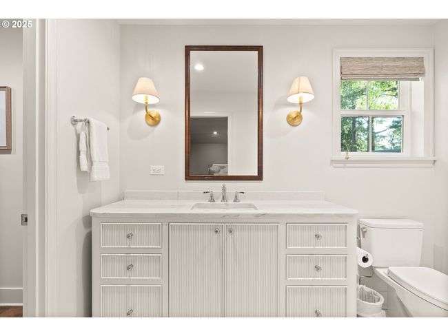 817 D Ave, House other with 3 bedrooms, 4 bathrooms and 2 parking in Lake Oswego OR | Image 35