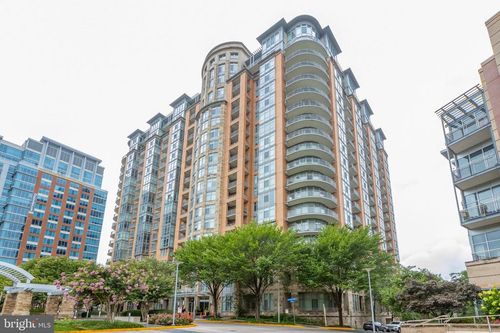 614-8220 Crestwood Heights Dr, MCLEAN, VA, 22102-3130 | Card Image
