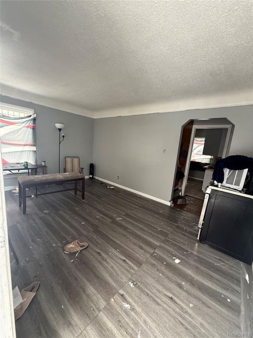 20145 Santa Barbara Dr, Detroit, MI, 48221-1230 | Card Image