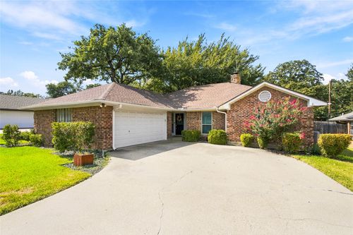 2708 Citadel Dr, Arlington, TX, 76012-5393 | Card Image