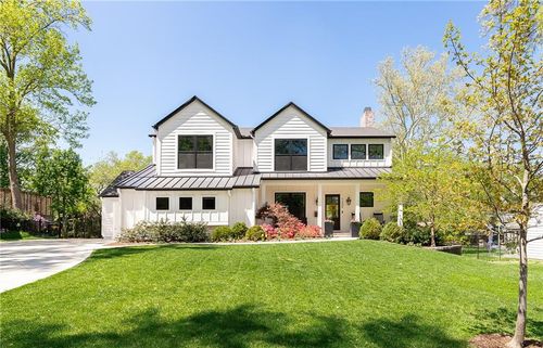 7404 Fontana St, Prairie Village, KS, 66208-2970 | Card Image