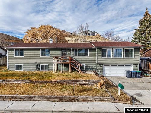 1225 Apache Ave, Green River, WY, 82935-5426 | Card Image