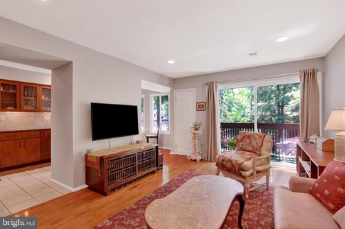 2 Aspen Way, DOYLESTOWN, PA, 18901-2754 | Card Image