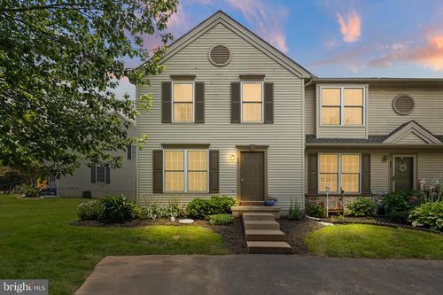 427 Banyan Circle Dr, LANCASTER, PA, 17603-4493 | Card Image