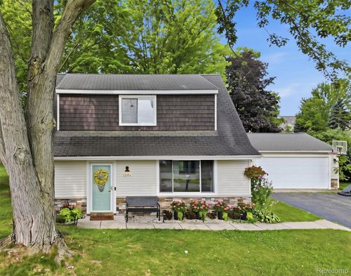 13084 Torrey Rd, FENTON, MI, 48430-9737 | Card Image