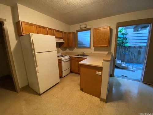 apt-102-2428 Koa Ave, Honolulu, HI, 96815-3210 | Card Image
