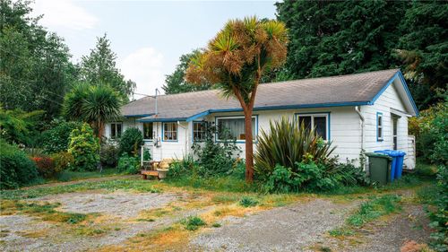 230 Campbell St, Tofino, BC, V0R2Z0 | Card Image
