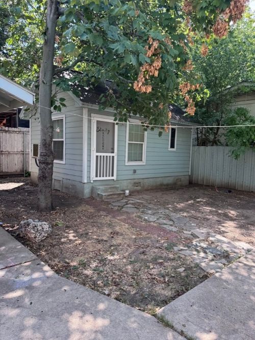 2209 E 5th St, Austin, TX, 78702-4633 | Card Image