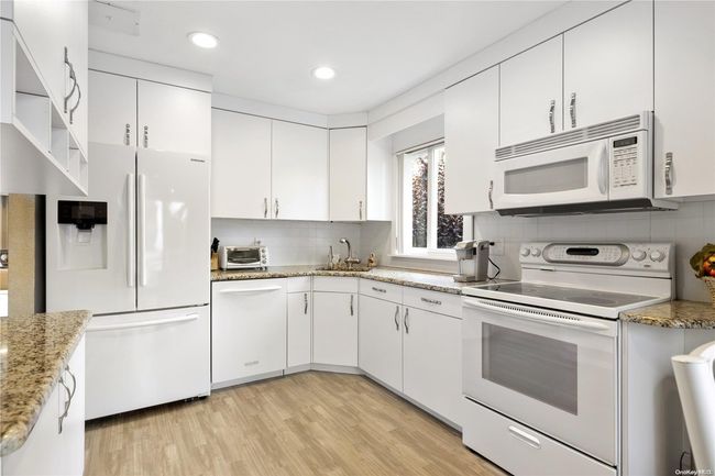 122 Hayrick Ln, House other with 4 bedrooms, 3 bathrooms and null parking in Commack NY | Image 9