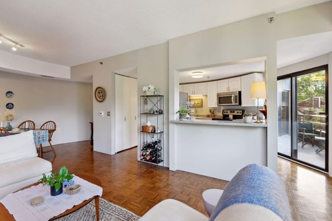 A convenient breakfast bar joins the kitchen and living room and provides additional seating. | Image 6