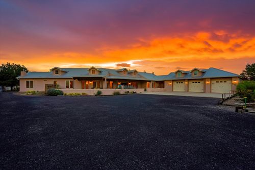 325 Braught Ln, Bosque Farms, NM, 87068-9731 | Card Image