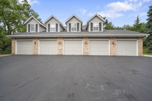 2283 Quail Hollow Ct, Delafield, WI, 53018-2076 | Card Image