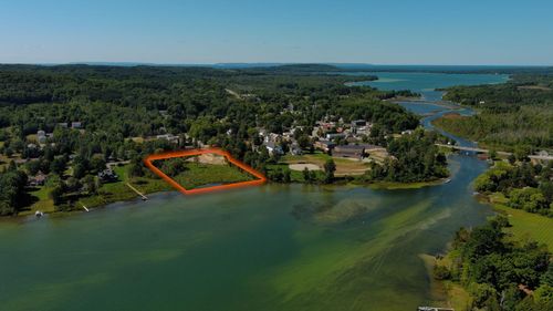 509 S Lake Shore Dr, Lake Leelanau, MI, 49653-9698 | Card Image