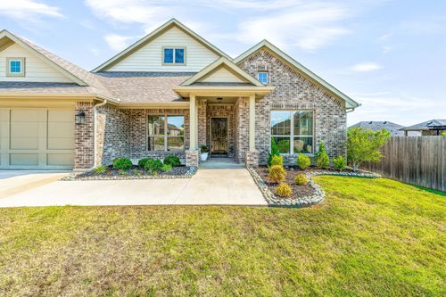1057 Oak Knoll Dr, Burleson, TX, 76028-8371 | Card Image