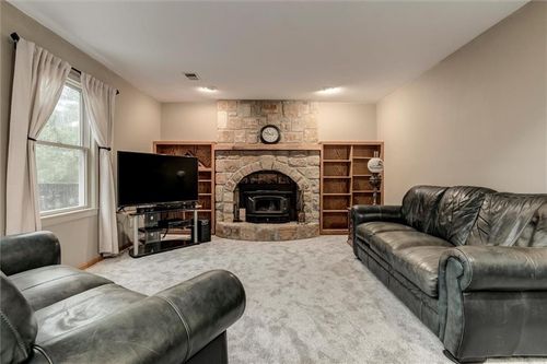 28465 W 85th Ter, De Soto, KS, 66018-9153 | Card Image