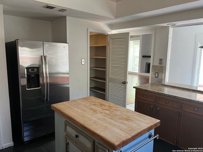 6218 Hickory Holw, House other with 3 bedrooms, 2 bathrooms and null parking in Windcrest TX | Image 14