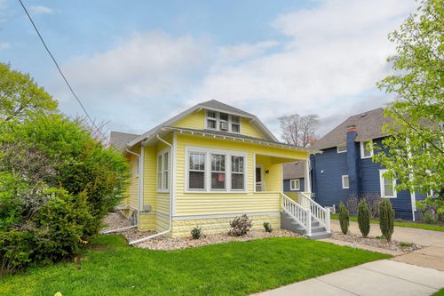 225 Van Buren St, South Haven, MI, 49090-1238 | Card Image