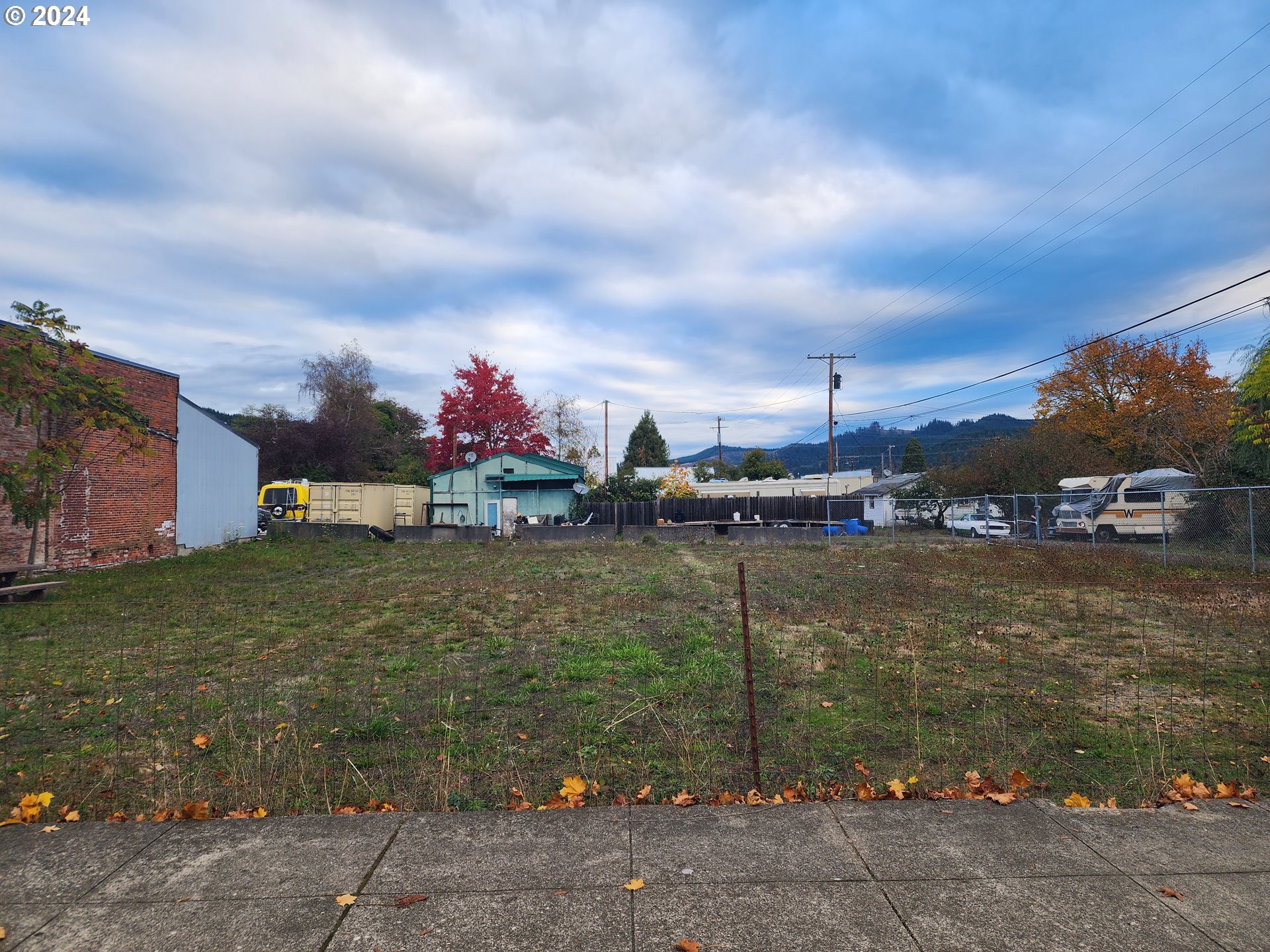 173 Main St, Yoncalla, OR 97499