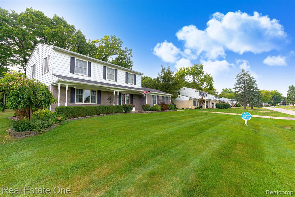 Golfhill Dr, Waterford, MI 48329 #1