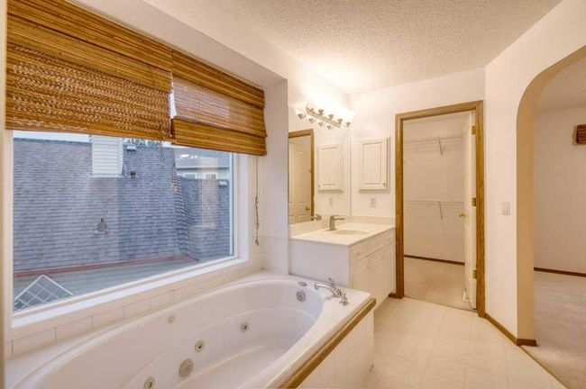321 Douglas Ridge Pl Se, House detached with 3 bedrooms, 2 bathrooms and 2 parking in Calgary AB | Image 32