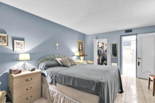 204-711 Lori Dr, Palm Springs, FL, 33461-1287 | Card Image