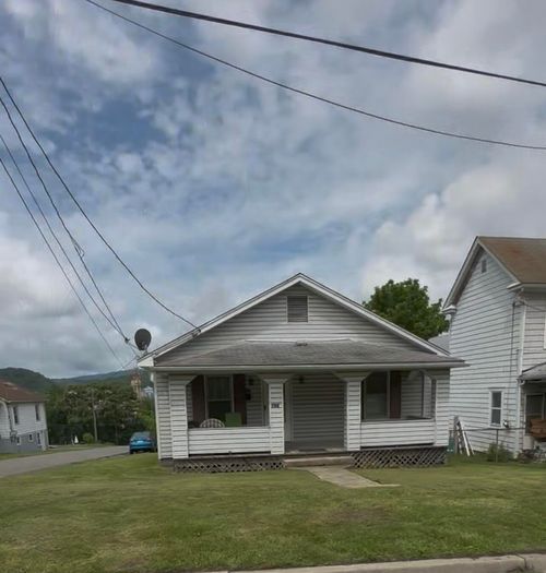 702 N Beverly Ave, Covington, VA, 24426-1316 | Card Image