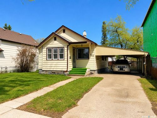 828 I Avenue S, Saskatoon, SK, S7M1Z3 | Card Image