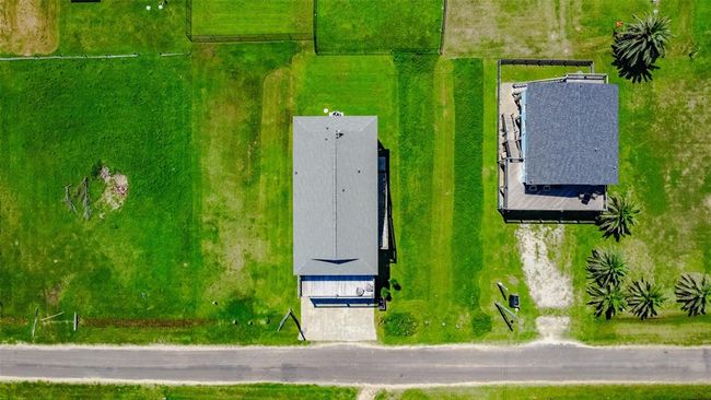 881 Buell, House other with 3 bedrooms, 2 bathrooms and null parking in Crystal Beach TX | Image 41