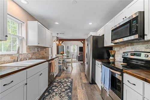 19790 Vine St, Stilwell, KS, 66085-8710 | Card Image
