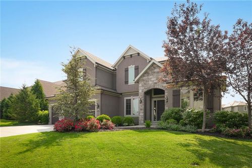 15601 Windsor St, Overland Park, KS, 66224-5928 | Card Image