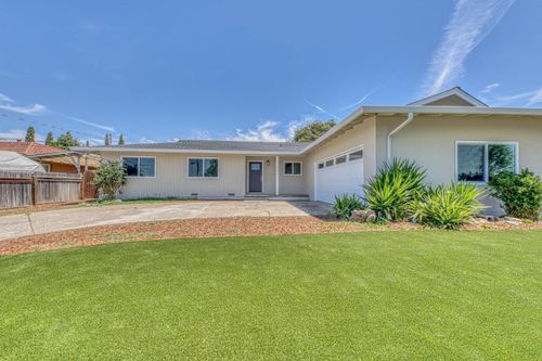 1951 Hermosa Way, Hollister, CA, 95023-5705 | Card Image