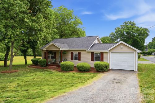 215 W Dallas Rd, Stanley, NC, 28164-2104 | Card Image