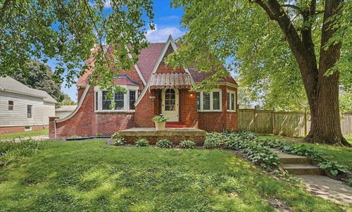 109 N Pine St, Villa Grove, IL, 61956-1423 | Card Image