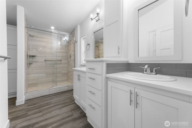Primary bath | Image 21