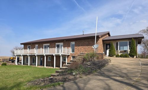 2389 61st St, Vinton, IA, 52349-9675 | Card Image