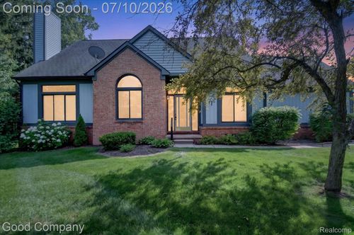 2701 Lochmoor Blvd, Lake Orion, MI, 48360-1944 | Card Image