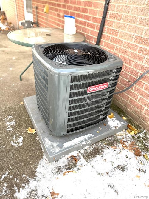 1177 Connie Ave, Madison Heights, MI, 48071-2959 | Card Image