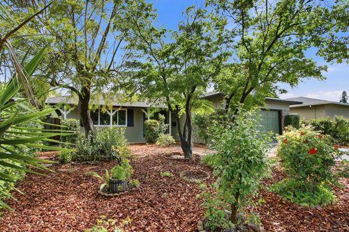 926 Camellia Way, San Jose, CA, 95117-2301 | Card Image