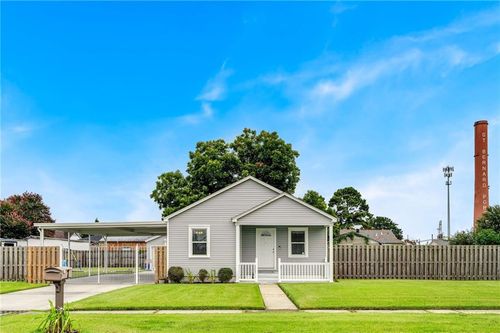 7 W Chalmette Cir, Chalmette, LA, 70043-4446 | Card Image