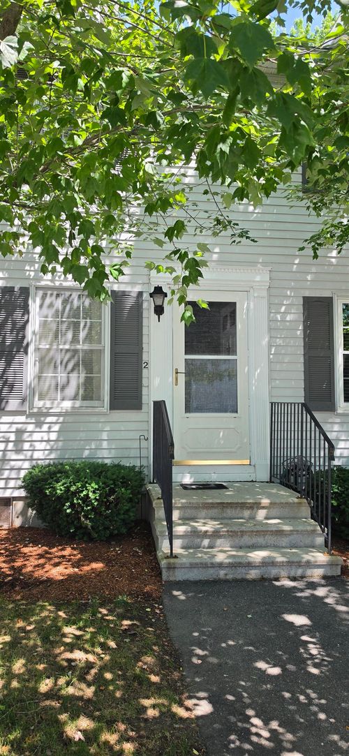 2 Wyndmere Dr, Londonderry, NH, 03053-2355 | Card Image
